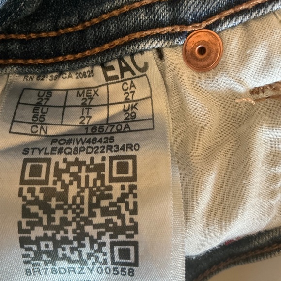 Guess  NWOT Women’s short jean overalls size 27 - Picture 6 of 6